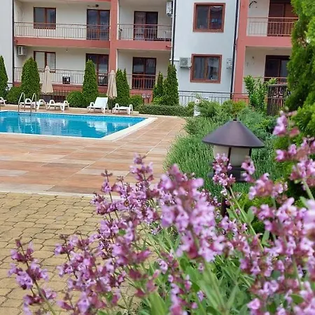 Coco Coworking & Coliving Apartman Aheloj